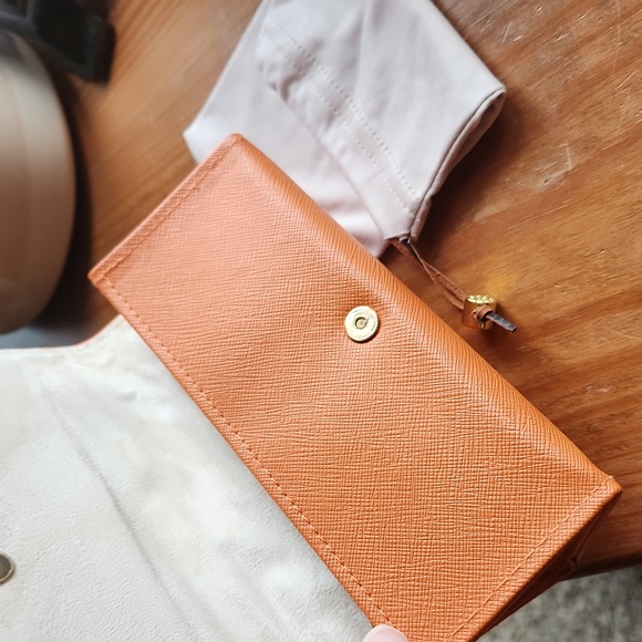 Tory Burch brown glasses holder with dust bag for glasses - Picture 12 of 12